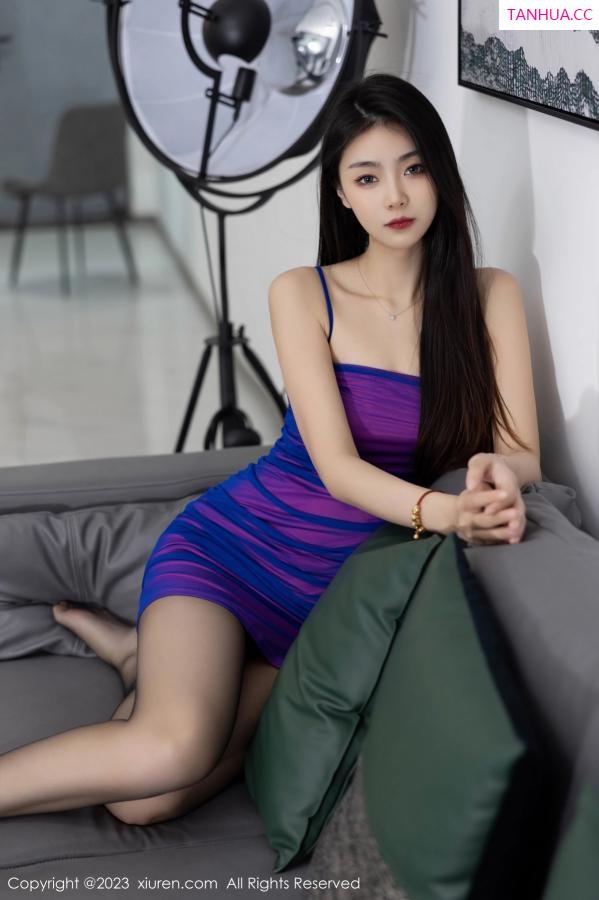 可乐Vicky  [XiuRen]高清写真图 2023.03.07 No.6374 可乐Vicky 黑丝美腿第16张图片